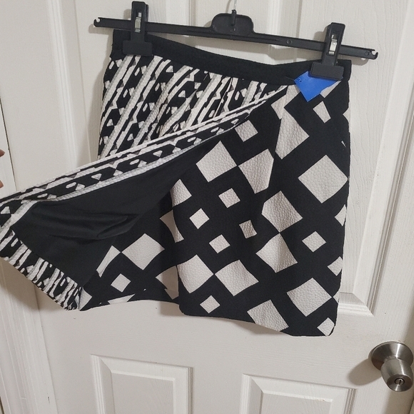 Peter Pilotto for Target Womens Mini Skirt-Sz 8-Black/White-Geometric Asymmetric - Picture 3 of 6